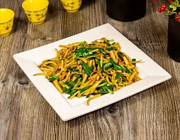 Королевские вешенки с луком Джусай и куриным филе