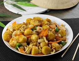 Японское тофу с морепродуктами и овощами в соусе