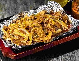 Свинина с луком