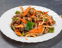 Куриные сердечки с овощами в соусе
