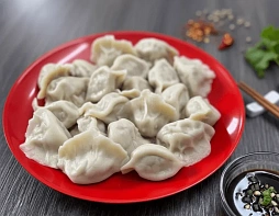 Пельмени классика со свининой варёные