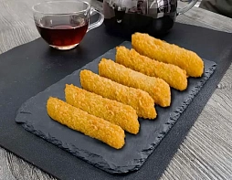 Сырные палочки в сухарях